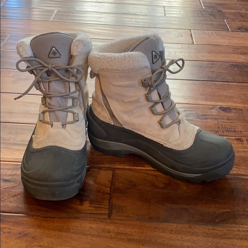 COLUMBIA -Water Resistant Cascadian Summette - 7.5